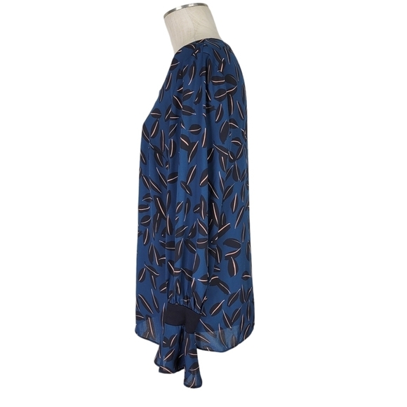 CAbi Shadow Leaf Blouse Size M Long Bell Sleeves V Neck Chiffon Pullover Relaxed - Picture 3 of 13